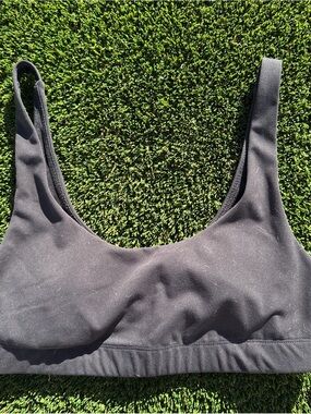 Vuori Black Scoop Sports Bra